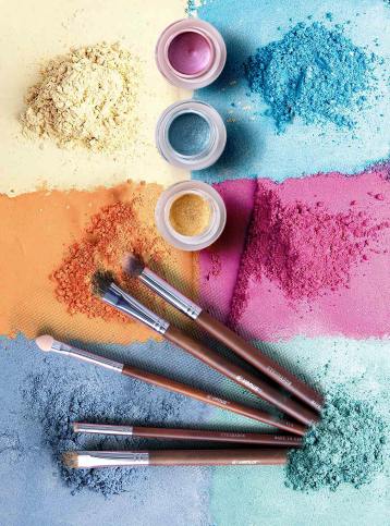 colored-powders-and-brush-1749452